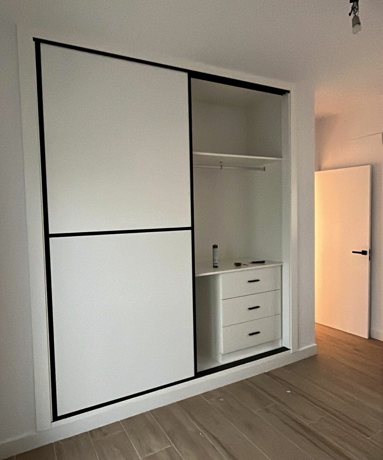 armario puertas corredera empotradas blanco en cadiz y malaga